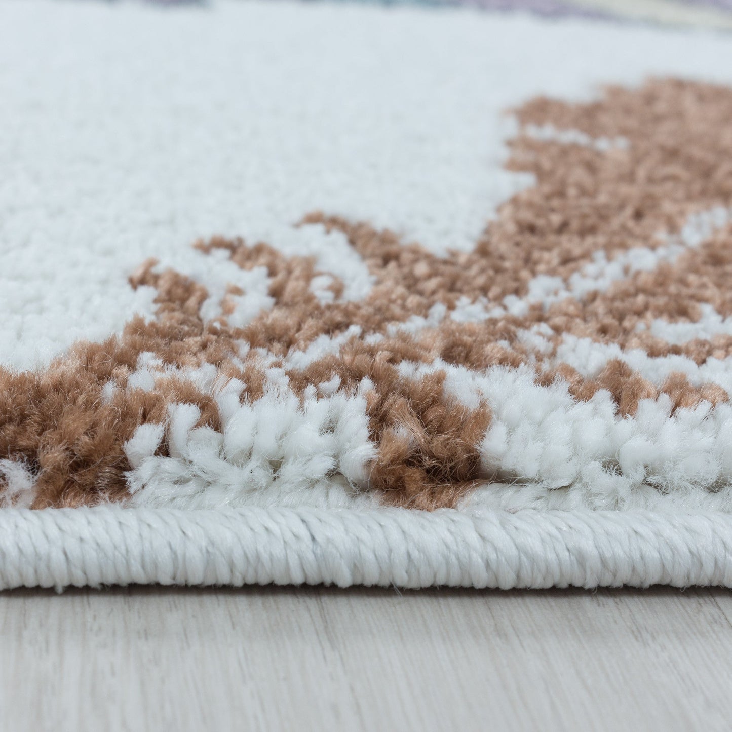 Kurzflor Kinderteppich Design Indianer Bär Feder Kinderzimmer Teppich Violet